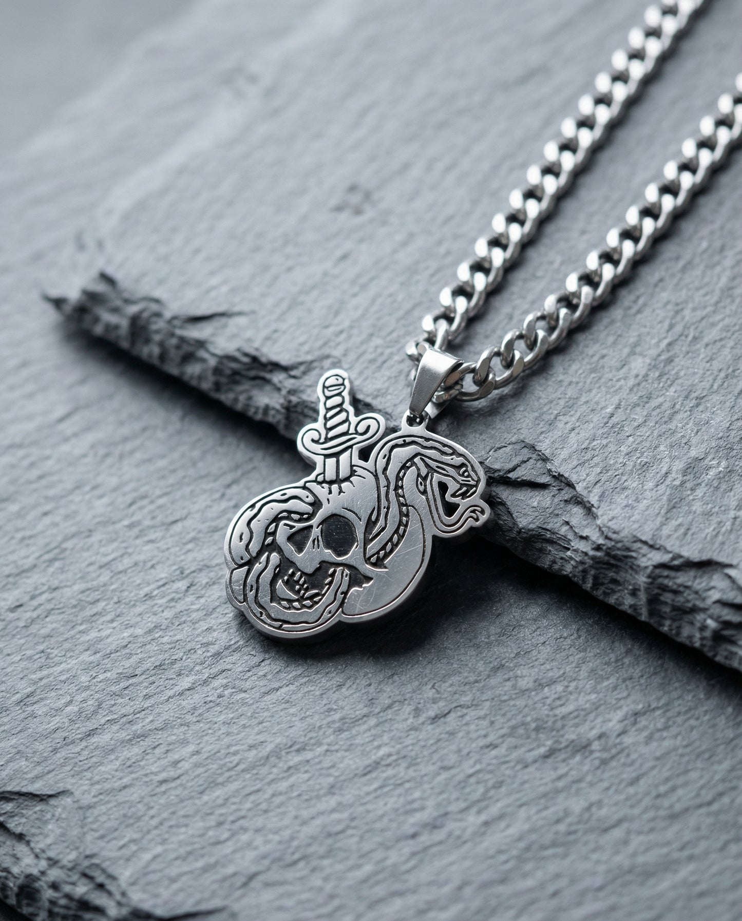 Died head necklace