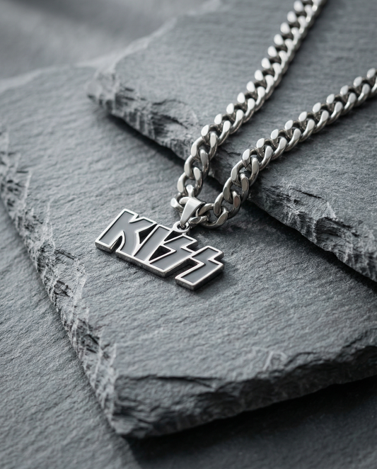 Kiss necklace